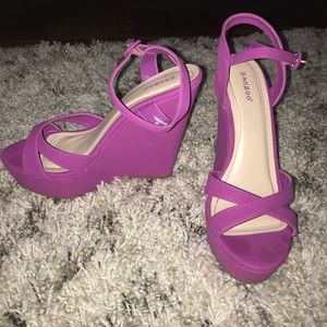 Fuchsia Wedges
